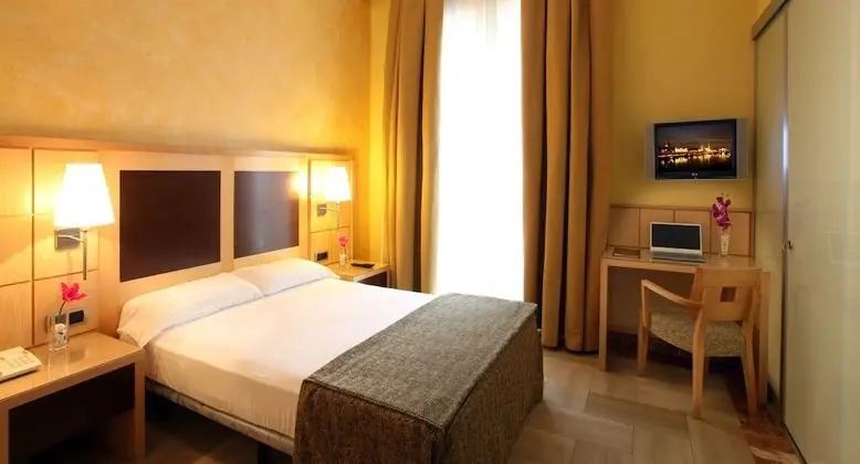 Büyük Yataklı Tek Kişilik Oda