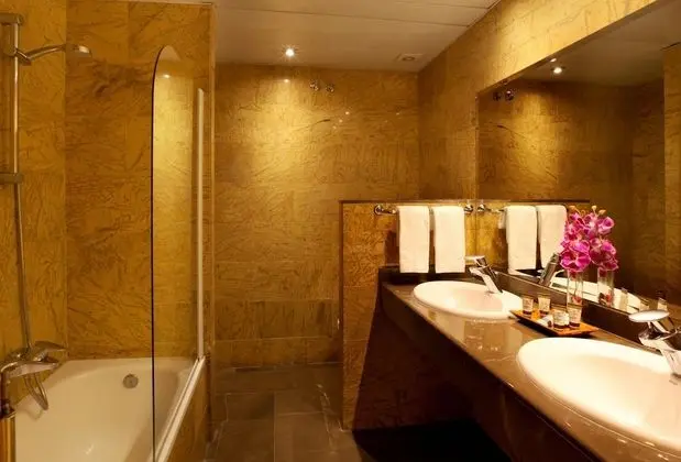 Büyük Yataklı Tek Kişilik Oda