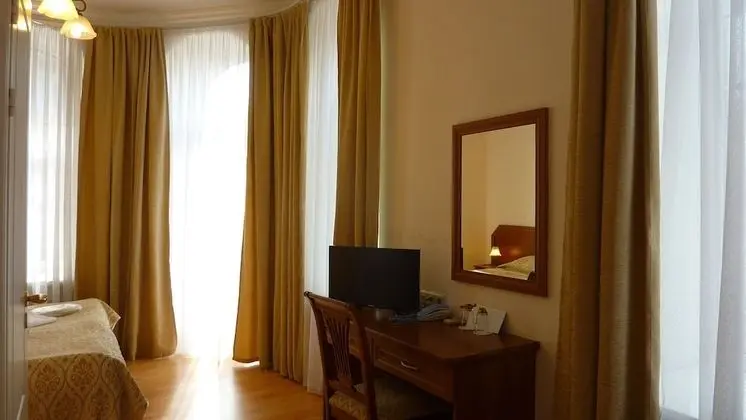 Luxury Tek Büyük Yataklı Oda