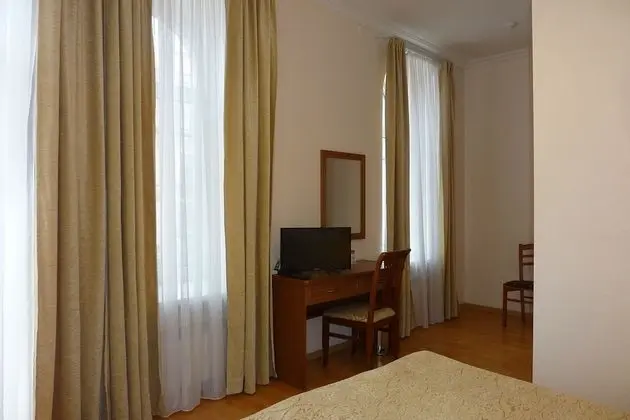 Luxury Tek Büyük Yataklı Oda