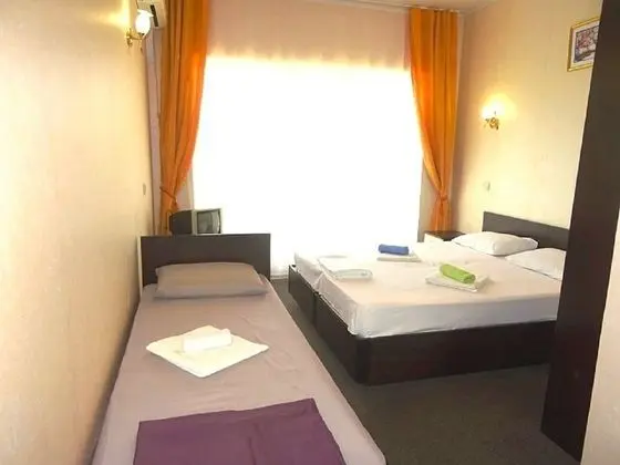 Standard Üç Kişilik Oda, 1 Yatak Odası, Balkon, Dağ Manzaralı