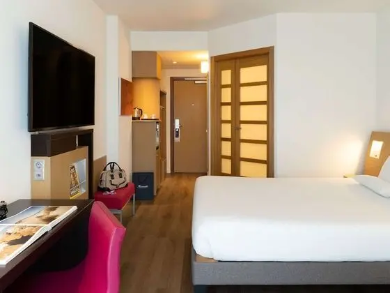 Standard Oda, 1 Büyük (Queen) Boy Yatak, Şehir Manzaralı