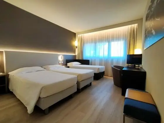 Comfort Tek Büyük veya İki Ayrı Yataklı Oda