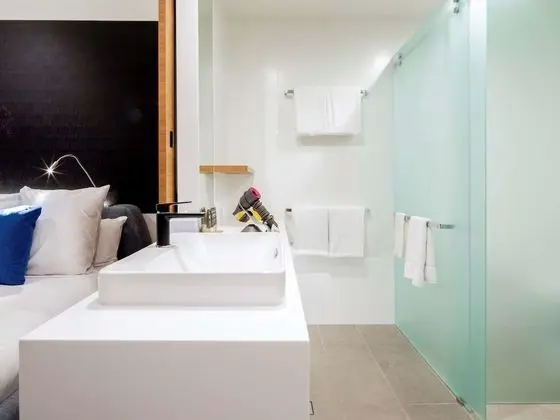 Premier Tek Büyük Yataklı Oda, 2 Çift Kişilik Yatak, Şehir Manzaralı ('N' Room)