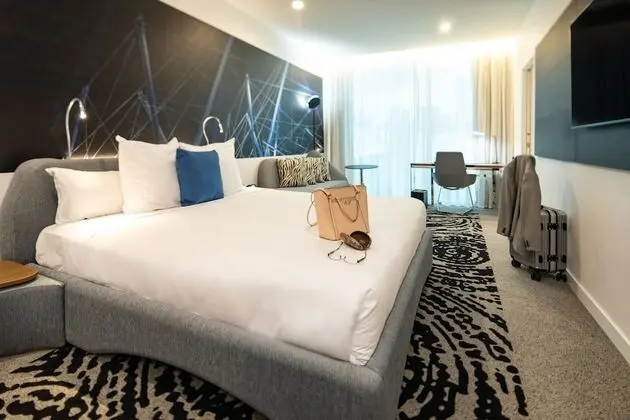 Standard Oda, 1 En Büyük (King) Boy Yatak, Köşe ('N' Room)