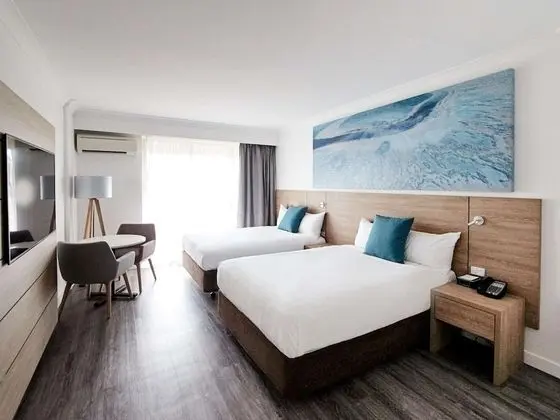 Deluxe Tek Büyük Yataklı Oda, 2 Çift Kişilik Yatak, Havuz Manzaralı