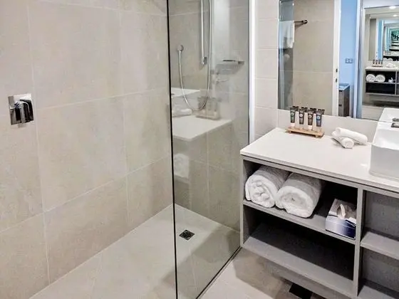 Deluxe Tek Büyük Yataklı Oda, 2 Çift Kişilik Yatak, Havuz Manzaralı