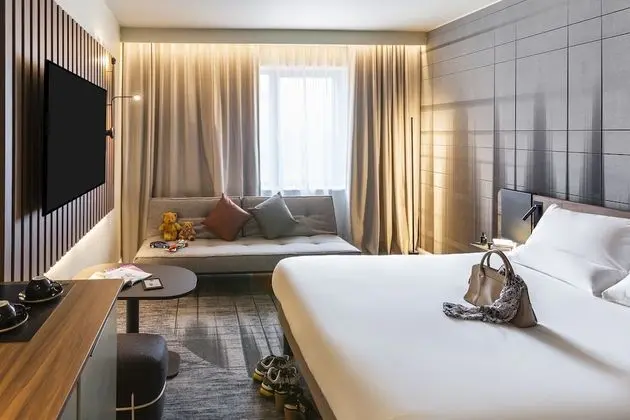 Superior Queen with Single Sofa Bed