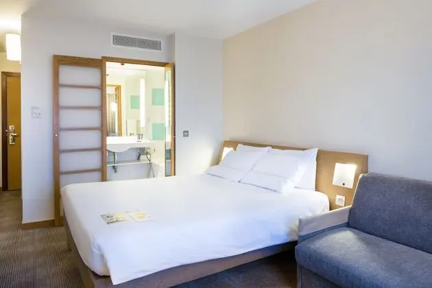 Executive Oda, 1 Büyük (Queen) Boy Yatak ve Çekyat