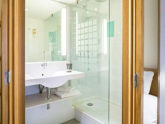 Executive Oda, 1 Büyük (Queen) Boy Yatak ve Çekyat