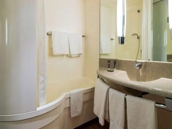 Classic Oda, 1 Büyük (Queen) Boy Yatak ve Çekyat