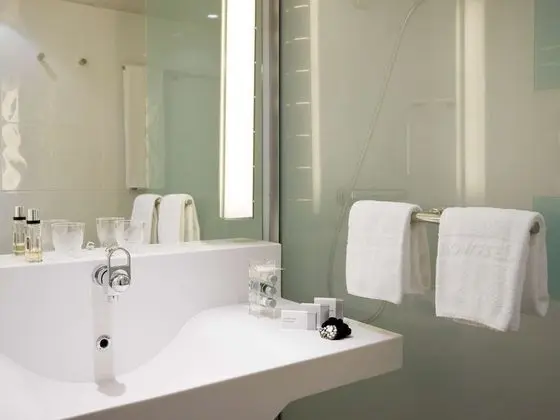 Executive Oda, 1 Büyük (Queen) Boy Yatak ve Çekyat