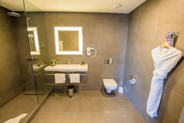 Standard Tek Büyük Yataklı Oda, 1 Çift Kişilik Yatak, Deniz Manzaralı (Sea or Park View)
