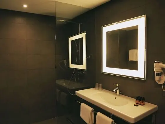 Superior Tek Büyük Yataklı Oda, 1 Çift Kişilik Yatak, Deniz Manzaralı (Sea or Park View)