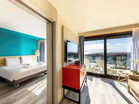Junior Süit, 1 En Büyük (King) Boy Yatak ve Çekyat, Teras, Deniz Manzaralı (Riviera)