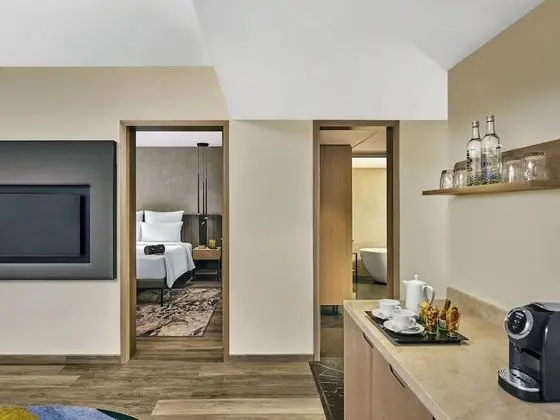 Executive Suite King Bed with Living room Airport View with Cocktail Hours & Short Eats