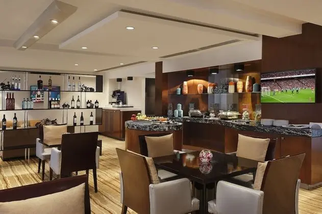 Premier Oda, 2 Tek Kişilik Yatak, Business Dinlenme Salonu Kullanımı, Şehir Manzaralı (High Floor)