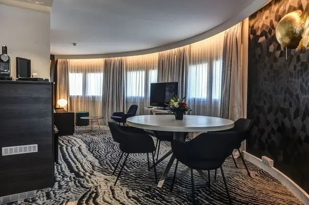 Süit, 1 En Büyük (King) Boy Yatak ve Çekyat (Paris View)