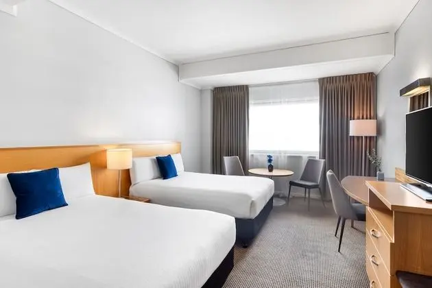 Standard Oda (1 Queen and 1 Double Bed)