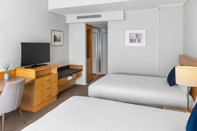 Standard Oda (1 Queen and 1 Double Bed)