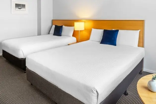 Standard Oda (1 Queen and 1 Double Bed)