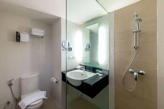Deluxe Tek Büyük Yataklı Oda, 1 Çift Kişilik Yatak, Balkon, Deniz Manzaralı