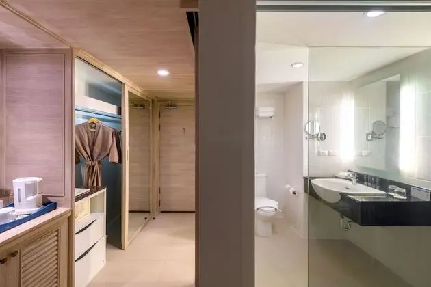 Deluxe Tek Büyük Yataklı Oda, 1 Çift Kişilik Yatak, Balkon, Deniz Manzaralı