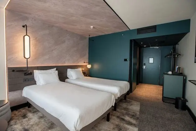 Superior Oda (2 single beds and sofa)
