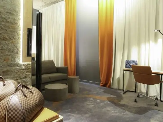 Junior Süit, 1 Büyük (Queen) Boy Yatak ve Çekyat