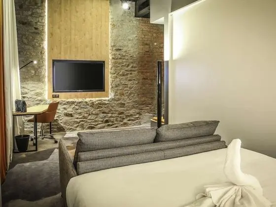 Junior Süit, 1 Büyük (Queen) Boy Yatak ve Çekyat