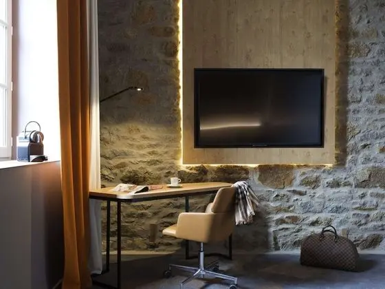 Junior Süit, 1 Büyük (Queen) Boy Yatak ve Çekyat