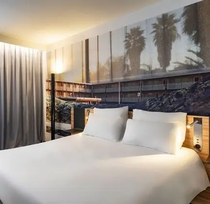 Classic Oda, 1 Büyük (Queen) Boy Yatak