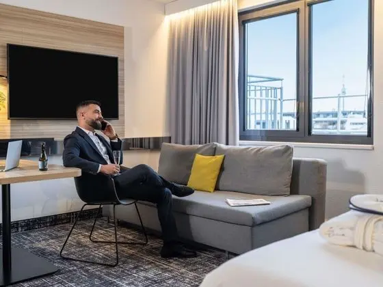 Business Süit, 1 En Büyük (King) Boy Yatak (Junior)
