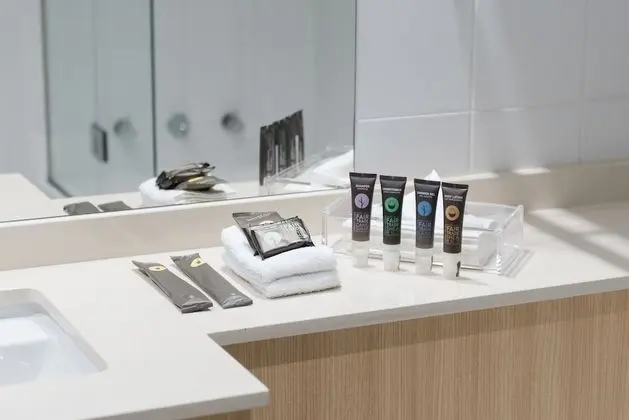 Deluxe Tek Büyük Yataklı Oda, 2 Çift Kişilik Yatak, Manzaralı (Skyline View)