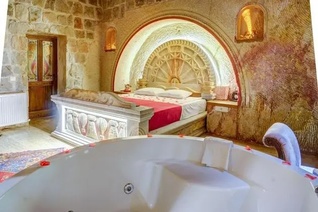 Deluxe Cave, , Şömineli ve Jakuzili