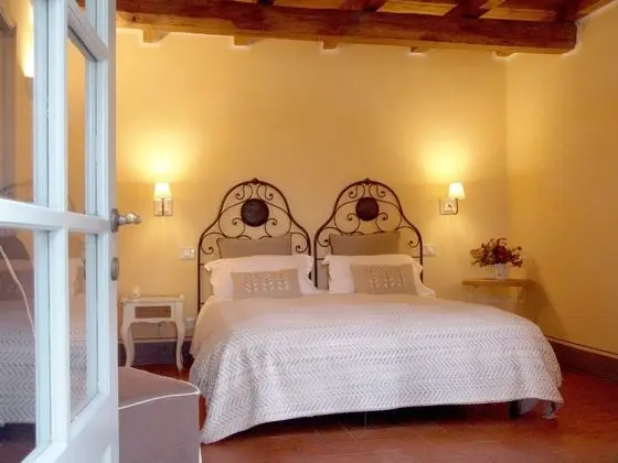 Tek Büyük veya İki Ayrı Yataklı Oda, Tepe Manzaralı