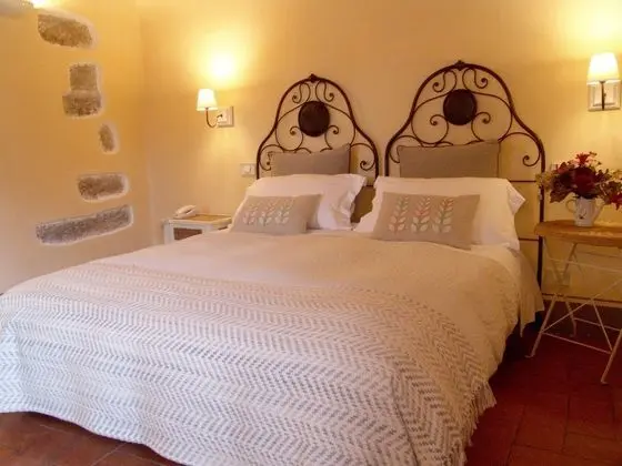 Tek Büyük veya İki Ayrı Yataklı Oda, Tepe Manzaralı