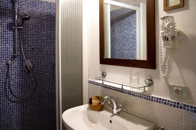 Tek Büyük veya İki Ayrı Yataklı Oda, Tepe Manzaralı