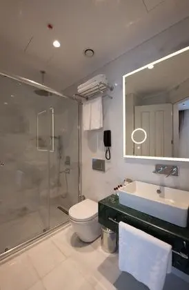 Suit Room with City View