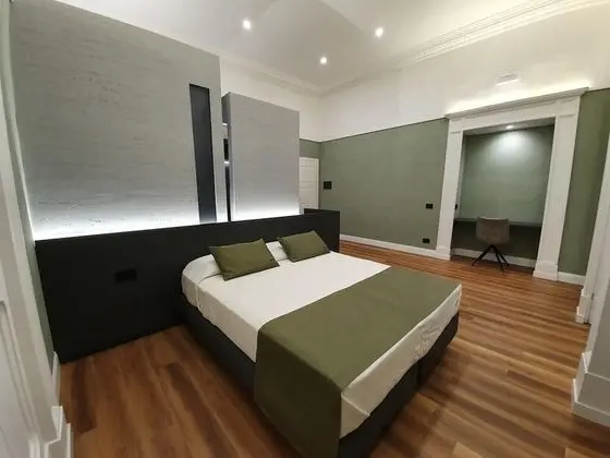 Design Tek Büyük veya İki Ayrı Yataklı Oda, Balkon (2)