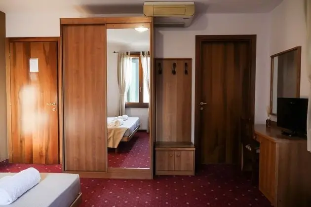 Classic Tek Büyük veya İki Ayrı Yataklı Oda