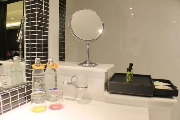 1 Bedroom Deluxe Suite