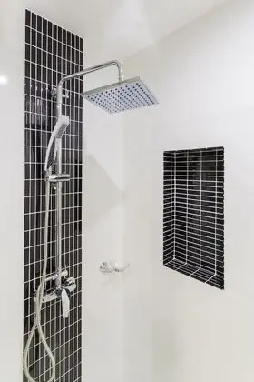 1 Bedroom Deluxe Suite