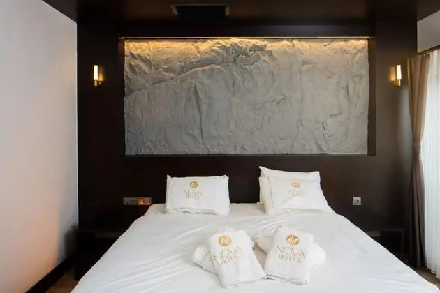 Suite, Kara Manzaralı, Jakuzili