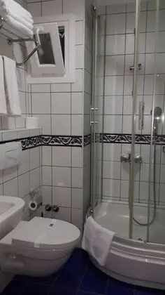 Üç Kişilik Oda