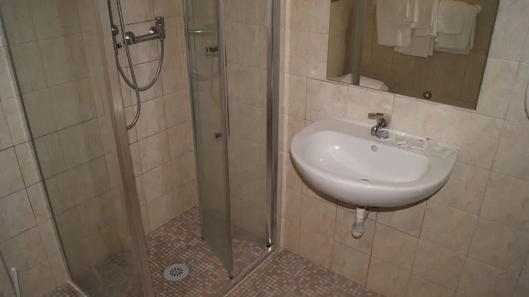 Economy Dört Kişilik Oda