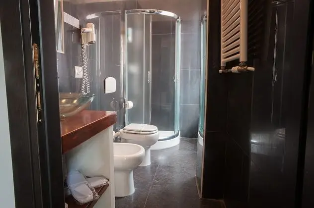 Üç Kişilik Oda