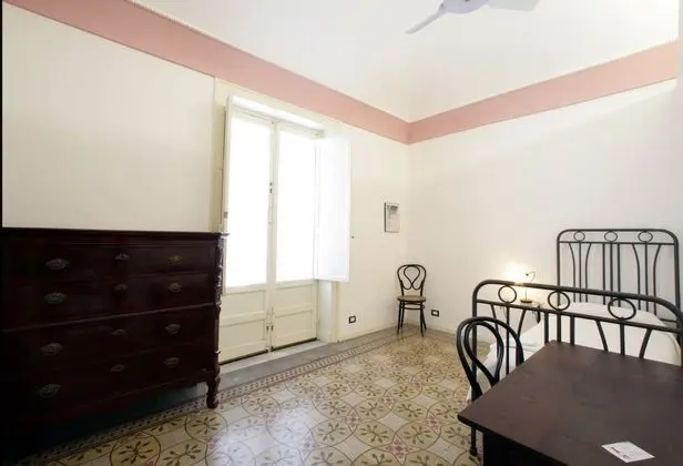 İki Ayrı Yataklı Oda, Ortak Banyo