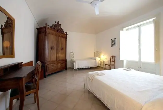Üç Kişilik Oda, Ortak Banyo