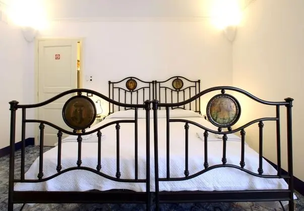 Üç Kişilik Oda, Ortak Banyo